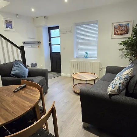 & Stylish, Two Bed, Two Bath * Galway