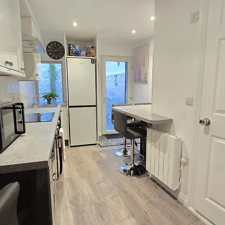 & Stylish, Two Bed, Two Bath * Galway