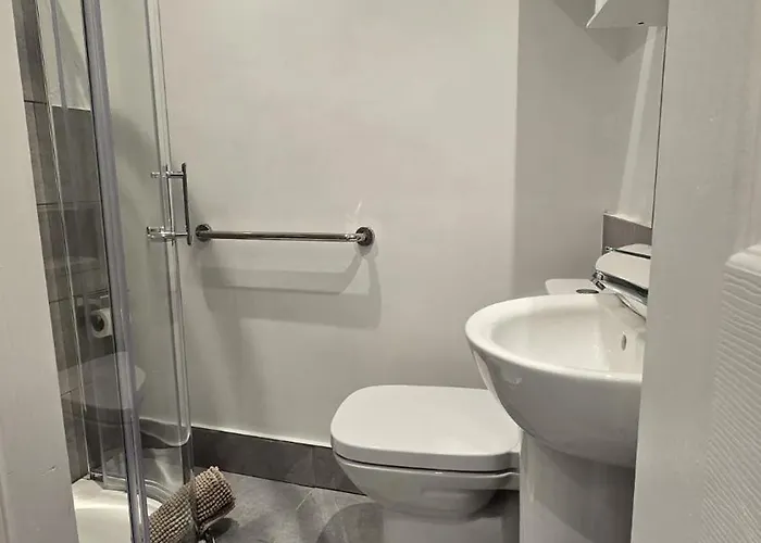 Apartament & Stylish, Two Bed, Two Bath *