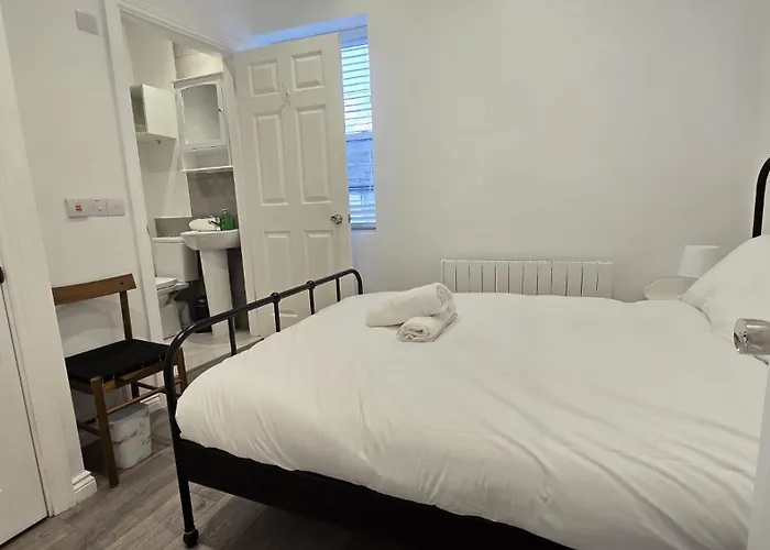 Apartament & Stylish, Two Bed, Two Bath