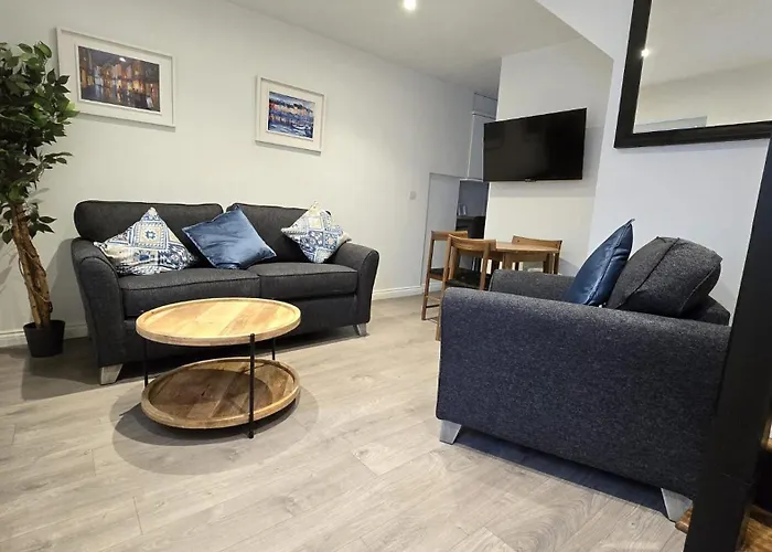 Apartament & Stylish, Two Bed, Two Bath *