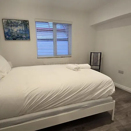 & Stylish, Two Bed, Two Bath *