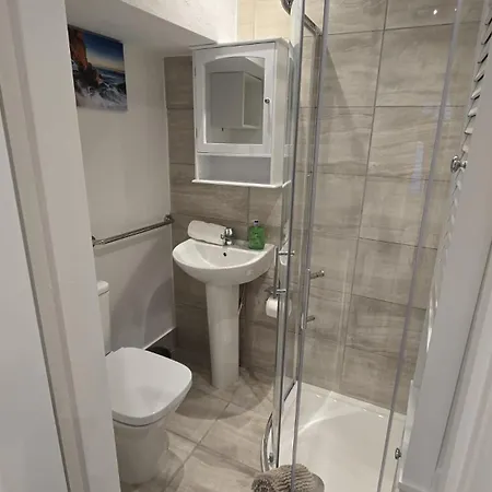 Apartment & Stylish, Two Bed, Two Bath