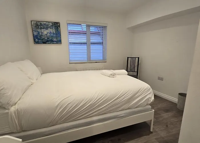 & Stylish, Two Bed, Two Bath *